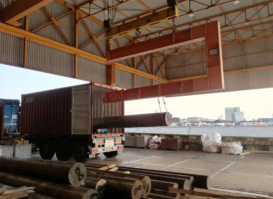 Überdachte Lagermöglichkeiten für Stückgut auf unserem Gelände im Hafen Neuss